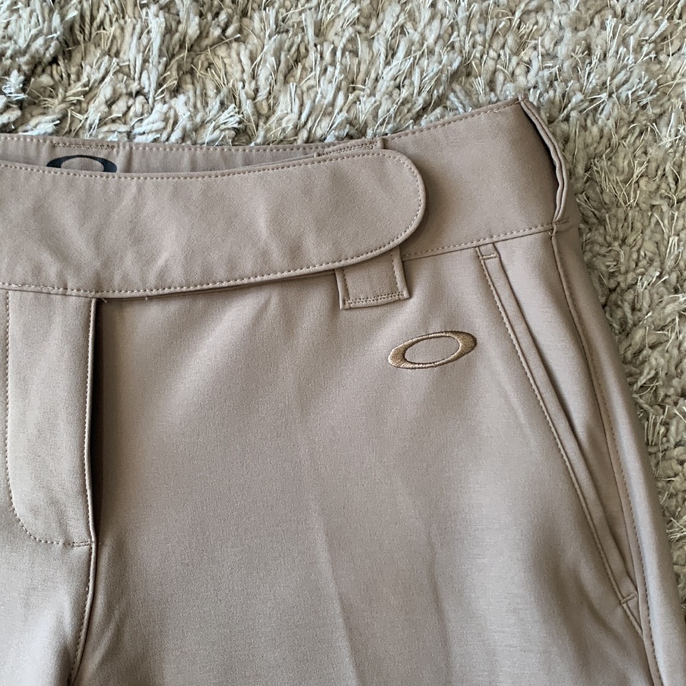 OAKLEY Golf Shorts Tan - Picture 2 of 8